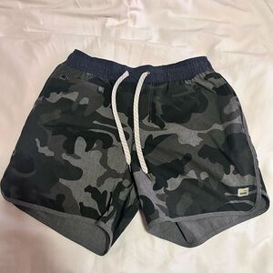 Vuori shorts 5in